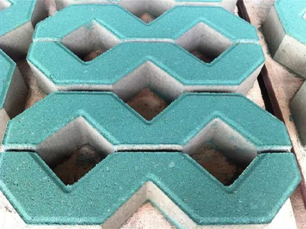 贵阳植草砖生产认准三力鹏远水泥制品